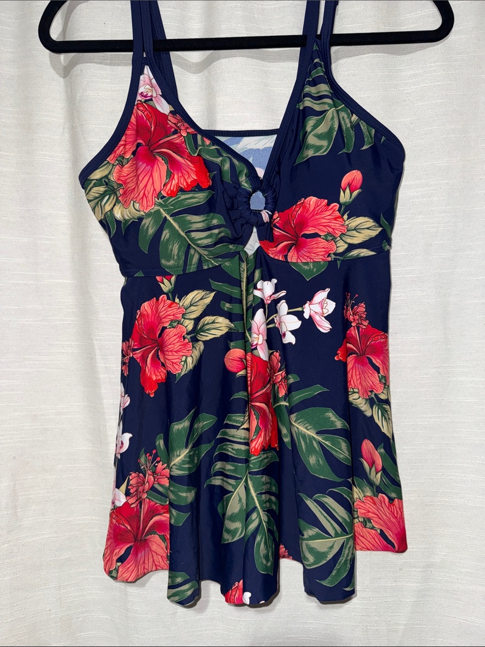 Womenβs Navy Floral One-Piece Swimsuit (tag ripped out) size L